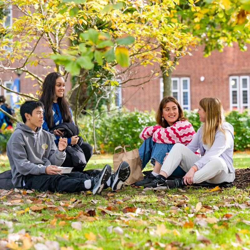 Students Campus 1500