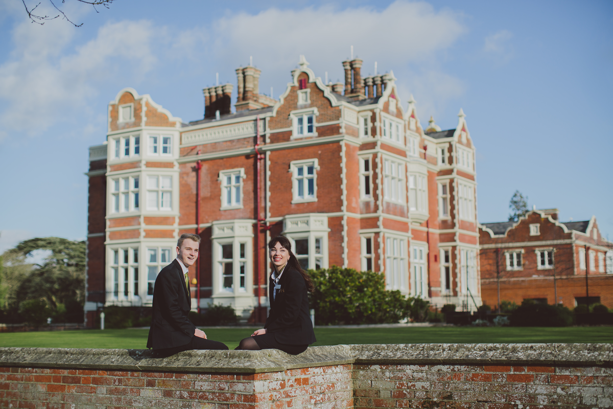 WivenhoeHouse EdgeHotelSchool Ezgif.com Resize